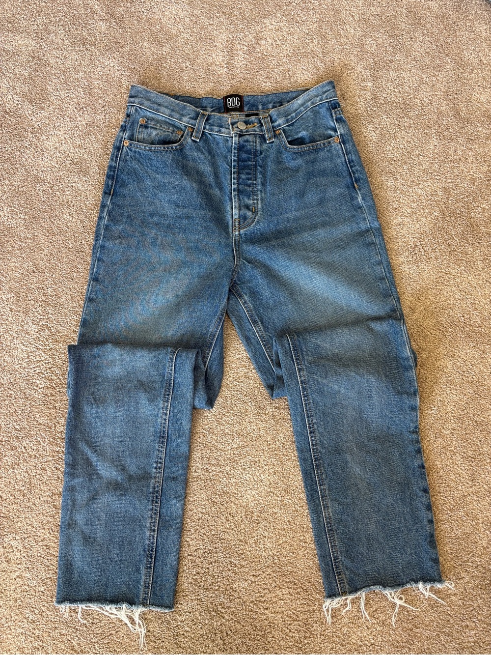 BDG High-Rise Women's Blue Straight-Leg Jeans with Raw Hem